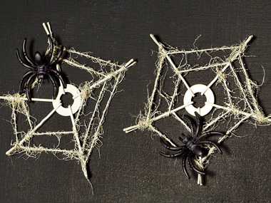 02-cobweb-coasters-spooky-crafts-sl